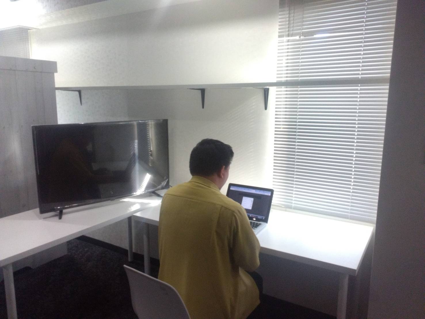 固定席で作業する様子